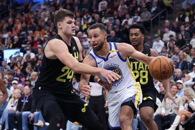 NBA历史上的梦幻阵容：五位MVP球员共同成就传奇